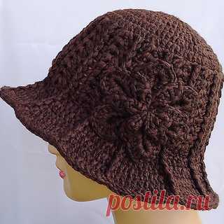 Ridge Hat with Brim pattern by Kool Stitch 
A top-down hat with a brim and a flower embellishment.
