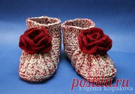 Тапочки с розочками своими руками. Вязание спицами и крючком.