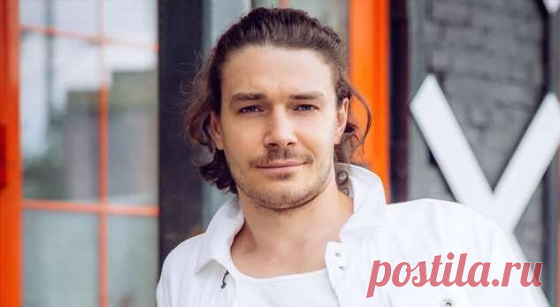 «Без цветулей домой лучше не заваливаться»: Максим Матвеев выложил «четкое» праздничное фото . Милая Я