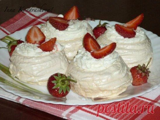 Десертные белковые корзиночки с творожной начинкой.