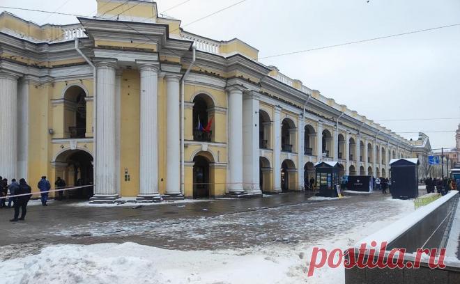 В центре Петербурга напали на сотрудника ОМОНа. В центре Петербурга напали на сотрудника ОМОНа. У входа на станцию метро «Гостиный двор» мужчина выстрелил в силовика.