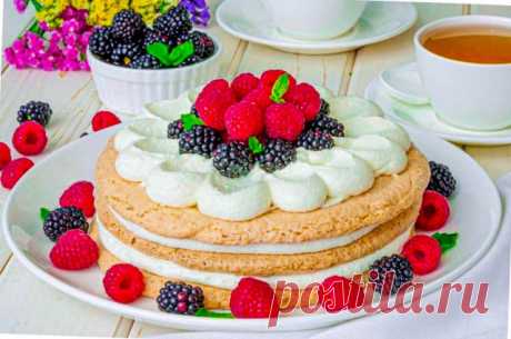 Кокосовый бисквит Дакуаз с ягодами рецепт с фото пошагово - 1000.menu