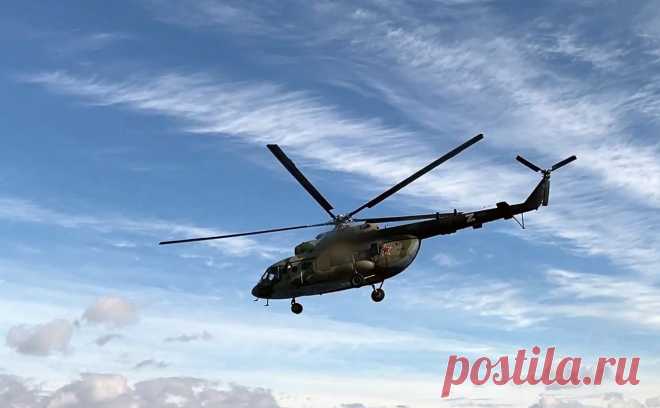 В Ростовской области осудили пилотов Ми-8, из-за которых погиб водитель. Вертолет Ми-8 во время полета зацепился за провода ЛЭП, что привело к обрушению опор и падению изолятора на автомобиль на М-4. Находившийся в нем водитель от полученных травм скончался на месте