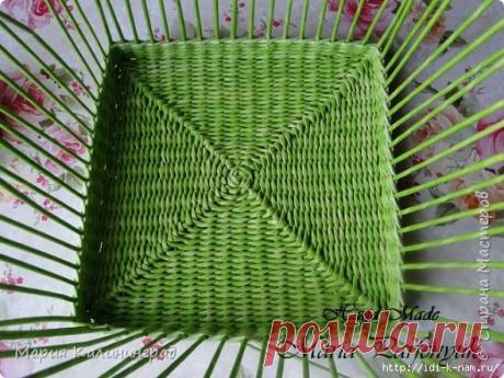 квадратное дно от центра - плетение из газетных трубочек