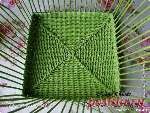 квадратное дно от центра - плетение из газетных трубочек