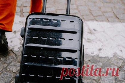 Туристы нашли способ вернуться домой вопреки отмене рейсов и прославились в сети. Четверо пассажиров отмененного рейса 20 часов добирались на арендованной машине из штата Флорида в Огайо (США), чтобы успеть домой к рождественскому сочельнику, и прославились в TikTok. Два молодых человека и две девушки, ранее незнакомые друг с другом, застряли в международном аэропорту Тампы из-за снежного шторма.