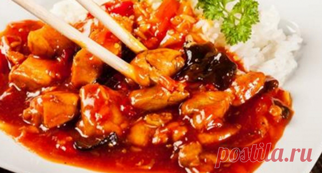 Курица в кисло-сладком соусе с рисом 
=Филе куриное 400 гр;
Лук 1 шт;
Морковь 3 шт;
Чеснок 2 зубчика;
Рис 200 гр;
Соевый соус 50 мл;
Мед 2 гр;
Крахмал 10 гр;
Уксус 7 мл;
Перец болгарский 1 шт;
Соль, перец по вкусу;
Зелень по вкусу.