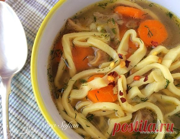 Грибная юшка с домашней лапшой Сегодня у меня для вас очень вкусный домашний супчик. Угощайтесь! ИНГРЕДИЕНТЫ Домашняя лапша мука 2 ст. л. семолина 1 ст. л. яичные желтки 2 шт. соль по вкусу Основные куриный бульон 1 ½ л грибы белые сухие ½ стакана морковь 1 шт...