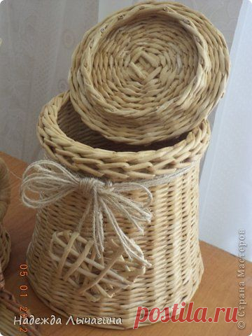 Плетение из газет. Красивая загибка края корзинки. Мастер-класс