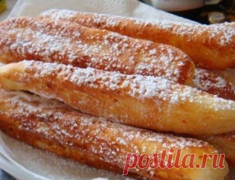 Новое сообщение от angel_devid в дневнике angel_devid – «Дневник angel_devid»	14:15 10-04-2014
 
 angel_devid

Аватар angel_devid
Вкусная творожная выпечка
j_9gaBV3Pc4 (515x394, 204Kb)

Ингредиенты: 

350 -400 г творога
1 яйцо
2 ст.л. сметаны
1-2 ст.л. сахара
щепотка соли
0,5 ч.л. соды
от 1-го стакана муки для теста + мука на подпыления
масло для жарки
сахарная пудра для обсыпки 

Приготовление:

Творог растереть. 
Добавить яйцо, сметану, сахар, соль, соду, муку