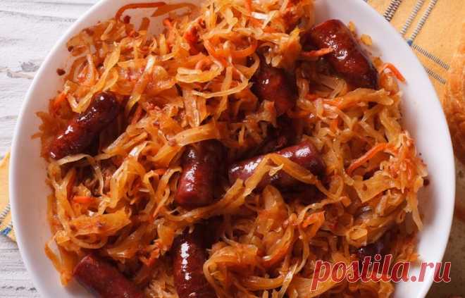 Тушенная капуста с сосисками
