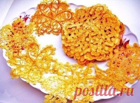 БЛИНЫ В БУТЫЛКЕ
Приготовление:
Понадобится обычная пластиковая бутылка на 1,5 литра и воронка. Насыпаем/наливаем в бутылку: 10 ст.ложек (с горкой) муки, 2 яйца, 3 ст.ложки сахара, пол чайной ложки соли, 3 ст.ложки раст масла и 600 г молока.
Завинчиваем нашу бутылку и начинаем трясти ее! Готово!Можно приготовить тесто вечером и убрать в холодильник до утра