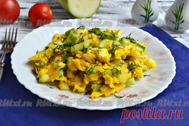 Кабачки, жареные с яйцом и чесноком от Елены Калининой

Кабачки, жареные с яйцом и чесноком - простое, невероятно вкусное, полезное и легкое блюдо. Такие кабачки можно подать в качестве гарнира, например, к рыбе, мясу или употреблять в самостоятельном виде, дополнив легким овощным салатом. Попробуйте, готовится все просто, а получается очень вкусно!
Для приготовления кабачков, жареных с яйцом и чесноком, понадобится:
кабачок (лучше взять молодой кабачок) - 1 шт.;
лук - 1 ш...