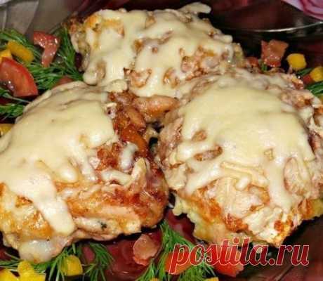 Восхитительная курица с грибами, запечённая под картофельной шубой