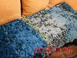 Пушистый коврик из старой одежды | Своими руками