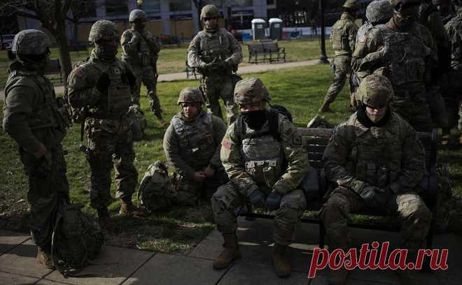 В Пентагоне назвали количество штатов, где скоро разместят Нацгвардию США. США мобилизуют до 1,7 тыс. военнослужащих Национальной гвардии в 19 штатах для поддержки федеральных мер в борьбе с преступностью и нелегальной миграцией. Особое присутствие Нацгвардии ожидается в Техасе