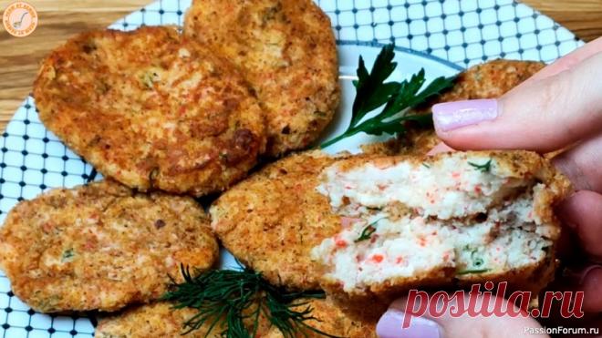 Сочные КРАБОВЫЕ КОТЛЕТКИ на ПРАЗДНИЧНЫЙ стол Оригинальный рецепт приготовления крабовых котлет на праздничный стол. У них нежная консистенция и интересный пикантный вкус. В общем вкусно и необычно.Состав:крабовые палочки - 240 гсырки плавленные - 2 штяйца - 2 штзелень укропа - 30 гчерный перец, соль - по вкусупанировочные сухари -...