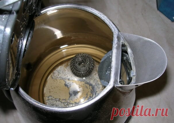 Очистка чайника от накипи содой