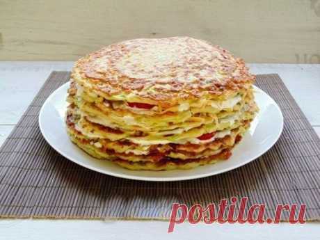 Кабачковый торт: просто вкуснятина!

на 100грамм - 85.29 ккал  Б/Ж/У - 5.44/3.07/8.59 

Ингредиенты: 

Кабачки – 1 кг 
Яйца – 5 шт 
Помидоры – 300 г 
Мука цельнозерновая - 1 ст 
Йогурт натуральный – 350 г 
Чеснок – 10 г 
Сыр – 150 г 
Зеленый лук – 10 г 
Соль, перец – по вкусу 

Приготовление: 
Кабачки натрите на тёрке и отожмите лишний сок. Добавьте 5 яиц, немного соли, молотого чёрного перца и хорошо перемешайте. Добавьте муку. Тщательно смешайте компоненты теста. Тесто д...