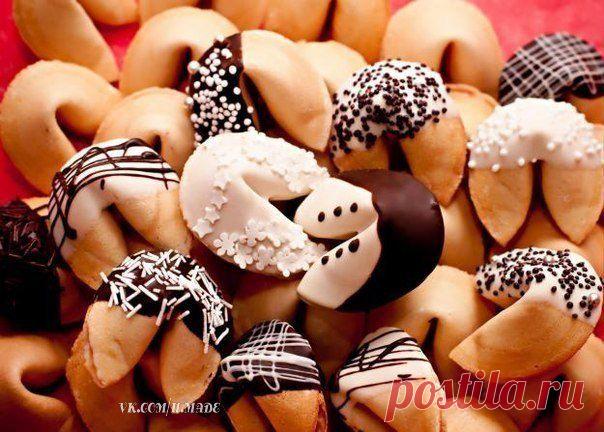 Печенье с пожеланиями и предсказаниями

Рецепт
3 яйца
100 гр сахарной пудры
50 гр сливочного масла
65 гр муки