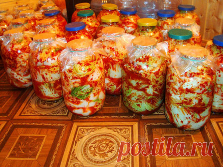 Кимчи Целые кочаны кладём в кастрюлю или бочку и заливаем холодным сырым солёным рассолом(0.5 банка соли на ведро воды,можно и больше соли 0.7 банка). 3 дня