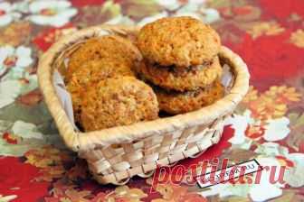 Тыквенно-морковное ПЕЧЕНЬЕ - очень вкусное, ароматное и необычное! Привет, друзья. Покажу сегодня как приготовить полезное тыквенно-морковное печенье — очень вкусное, ароматное и необычное! Ингредиенты: 2 средние моркови 100 г мякоти тыквы 50 г кокосовой стружки 300 г овсяной муки (молотых хлопьев) 2 яйца (используем только белки) 2 ч. л. разрыхлителя стевия Приготовление: Морковь и тыкву нарежьте на кусочки, отварите и измельчите до мягкости. …