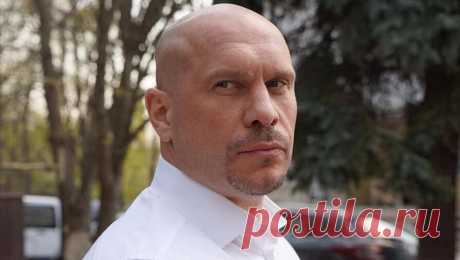 Соседи Кивы рассказали подробности последней встречи с ним. Соседи по коттеджному поселку в Подмосковье, где был убит экс-депутат Верховной рады Украины Илья Кива, видели его на утренней прогулке шестого декабря. Об этом РИА Новости рассказал очевидец по имени Андрей. &quot;Товарищ мой с утра ...