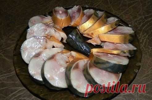 Скумбрия в луковой шелухе.