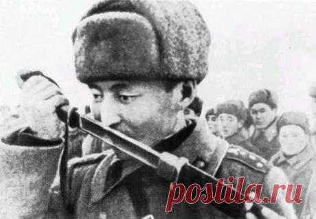 Почему немцы называли тувинцев «черной смертью» В годы Великой Отечественной войны весь мир разделился на два военных лагеря. При этом если США и Великобритания выставляли свою помощь СССР в борьбе с немецко-фашистскими захватчиками на показ, то ряд восточных союзников нашей страны оказались несправедливо забыты. При этом их помощь была сопоставима с поставками по Ленд-лизу, а солдаты-добровольцы отличались редким героизмом. Особенно показателен пример жителей Тувы, прозва...