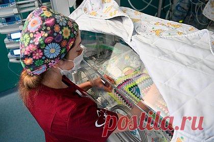 Раскрыта опасность COVID для младенцев. Ученые Калифорнийского университета в Лос-Анджелесе раскрыли опасность заражения женщин коронавирусом SARS-CoV-2 во время беременности. Согласно результатам исследования, в этом случае у новорожденных повышается риск респираторного дистресса, однако вакцинирование снижает эту вероятность.