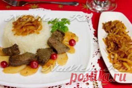 Жареная печень с яблоками и луком