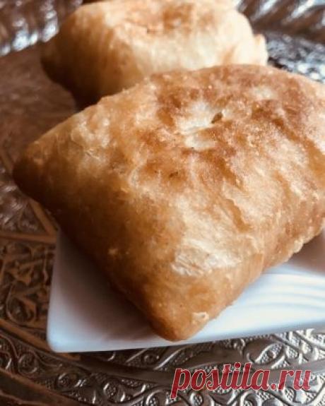 Веднъж приготвих мекиците по този начин и повече няма да си помисля да ги изпържа!Оценете рецептата Необходими продукти: 400 грама брашно 1 мая 1,5 чаена лъжичка сол 70 грама кисело мляко 40 грама масло 190...