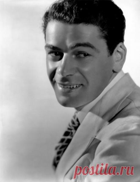 Пол Муни, 22 сентября, 1895
 • 25 августа 1967