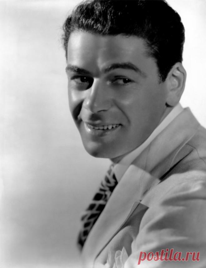 Пол Муни, 22 сентября, 1895
 • 25 августа 1967