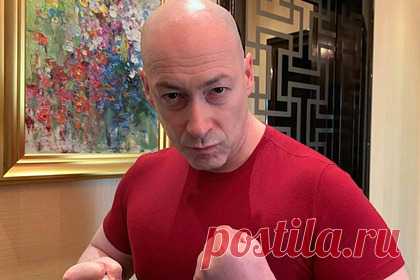 Депутат Рады вызвал журналиста Гордона на «поединок» из-за Лукашенко. Депутат Верховной Рады Украины Евгений Шевченко раскритиковал журналиста Дмитрия Гордона за оскорбления президента Белоруссии Александра Лукашенко в ходе интервью с российским рэпером Моргенштерном. Он пояснил, что Гордон, унижая Лукашенко, не учитывает тот факт, что инфраструктура Украины зависит от Белоруссии.