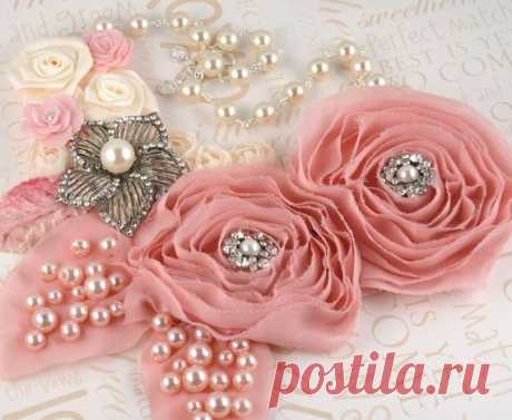 Bridal Statement Bib Necklace in Blush Pink and Cream with Satin Flowers, Czech…