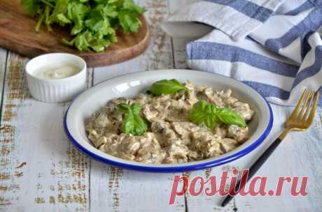 Грибы тушеные в сметане на сковороде рецепт с фото пошагово - 1000.menu