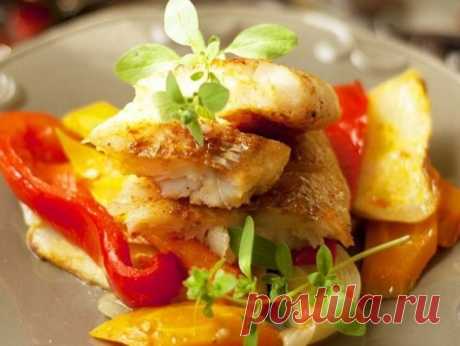 Минтай с овощами в духовке