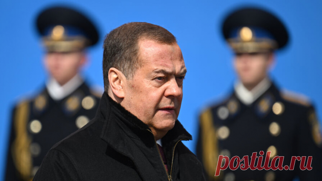 Медведев назвал страны, ответственные за обстрел Севастополя. Зампред Совета безопасности РФ Дмитрий Медведев возложил ответственность за сегодняшнюю ракетную атаку по Севастополю на власти Соединенных Штатов и Украины. Об этом он написал в своем Telegram-канале. "Ублюдки из США поставляют ...
