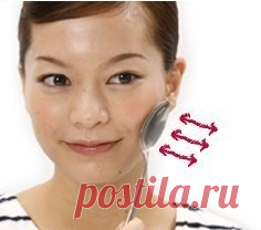 Ложечный массаж в борьбе с морщинами. Нужно взять чайные или десертные ложки, можно стальные, стакан холодной воды с несколькими кубиками льда, миска с подогретым растительным маслом.  Охладив ложки в ледяной воде, прикладывают их к верхним векам. Повторяют прикладывания 5 раз. Затем ту же манипуляцию необходимо проделать с нижними веками. Таким образом можно избавиться от отёчности век и тёмных кру