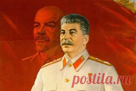 Мемы иностранцев про СССР В США до сих популярен еще один мем про Россию — in Soviet Russia. Под ним также постятся картинки о странной стране, в которой еще не изжил себя коммунизм, и о людях, еще не доживших до демократии. Постер обычно сопровождается шуткой-перевертышем, основанном на игре слов и мнении, что в России все шиворот-навыворот. Типичная шутка выглядит так: «В Америке ты боишься медведя, в России медведь боится тебя». И далее тысячи вариаций в том же духе: «В Америке ты ломаешь…