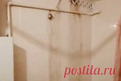 В российском городе водопад кипятка залил пять этажей жилого дома. В Волгограде в результате прорыва отопительной трубы кипятком залило пять этажей жилого дома. Потоп длился несколько часов, пока трубы не перекрыли. В итоге пострадали более 17 квартир в двух подъездах пятиэтажного дома. Собственники квартир считают причиной потопа халатность сотрудников управляющей компании.