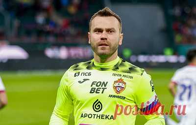 Акинфеев считает, что российским клубам будет тяжело вернуться на международную арену. В феврале 2022 года ФИФА и УЕФА временно отстранили российские клубы и сборные от участия в международных матчах из-за ситуации на Украине