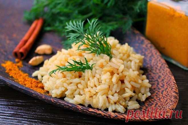 Гарнир из пряного риса

Ингредиенты:

Рис пропаренный — 1 стак.
Вода — 2 стак.
Куркума — 0,5 ч. л.
Корица — 1 шт.
Кардамон — 2 шт.
Масло сливочное — 30 г
Соль — 1 щепотка

Приготовление:

1. Рис промываем, заливаем водой, солим и ставим на огонь.
2. Добавляем куркуму, предварительно перемолотую в порошок.
3. Через 15 минут добавляем кардамон и немного корицы. Когда рис будет готов, корицу и кардамон уберем.
4. Рис практически готов, добавляем сливочное масло и оставляем на...