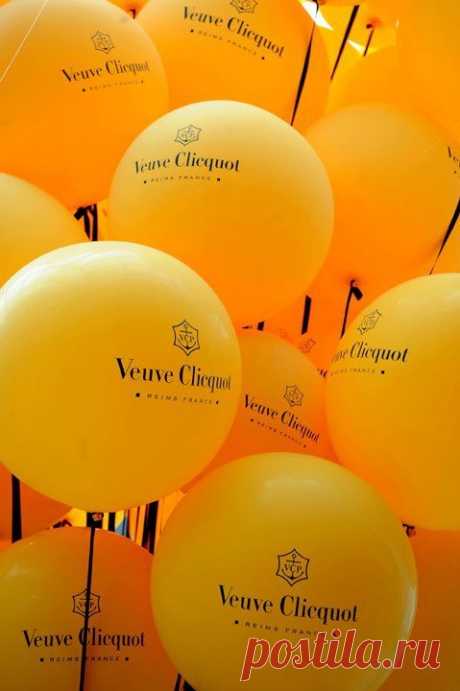Helena — colyoulif: Veuve Clicquot Balloons @}-,-;–