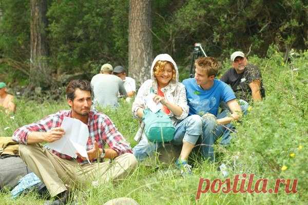 Пока цветет папоротник (2012)