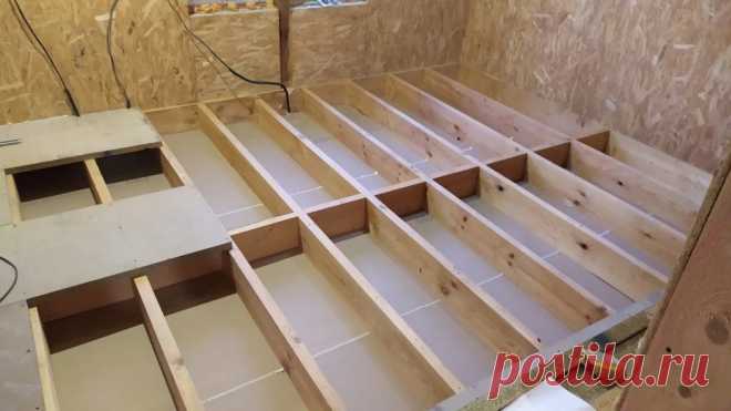 Cделал надежный черновой пол. Не ОСБ и не доска: сэкономил кучу денег - StroyDay.ru Историей поделился наш подписчик VK и автор интересного блога про ремонт — Андрей Милосердов Решил построить двухэтажный дом в условиях ограниченного бюджета. Когда коробка из СИП-панелей была готова, нужно было делать перекрытие, для которого я начал искать материалы. Преимущество отдавал также СИП-панелям, но ввиду ограниченности финансов пришлось отказаться от данного варианта в пользу каркасной технологии. …