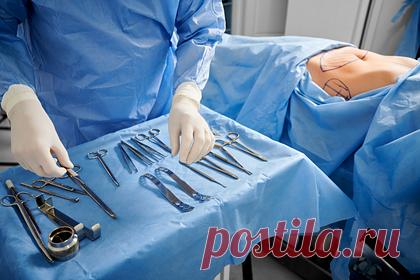 Хирург объяснил связь между пластической операцией и счастьем. Пластический хирург Глеб Тумаков уверен, что пластические операции делают людей счастливыми. Но только в том случае, когда человек приложил много сил, чтобы избавиться от лишнего веса, а затем пришел к хирургу, чтобы избавиться от излишков кожи. Обретая внешность своей мечты, люди становятся раскованными и счастливыми.