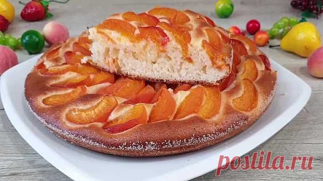 Все смешал и готово! Чудесный пирог с фруктами!
