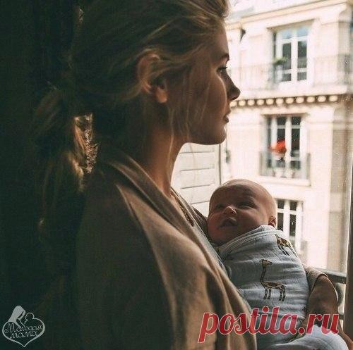 СЫНОЛОГИЯ: КАК СТАТЬ КРУТОЙ МАМОЙ!!! 
Эти советы – всего лишь те незначительные вещи, которые вы можете сделать, чтобы сын решил, что его мама крутая. Не нужно заниматься ими постоянно, это не сбалансированная диета, а сахарная вата. Потенциально это лучшие моменты вашего общения. На предлагаемый мною список можно опираться, чтобы придумать что-то свое. По ходу веселья у вас обязательно возникнет масса интересных идей.